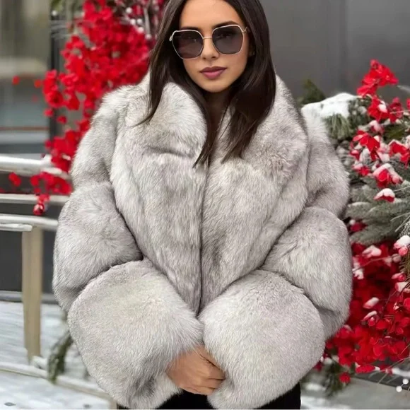 Elegant Women's real Fur Coat - Gray Silver Fox - Picture 4 of 12